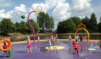 Children at Waterplay in Telford Town Park